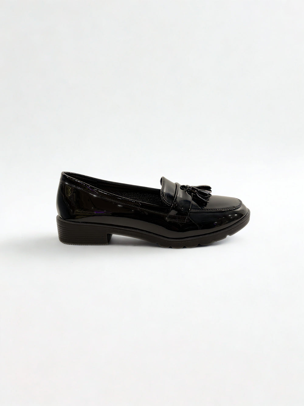 MOCASÍN BORLA CHAROL NEGRO