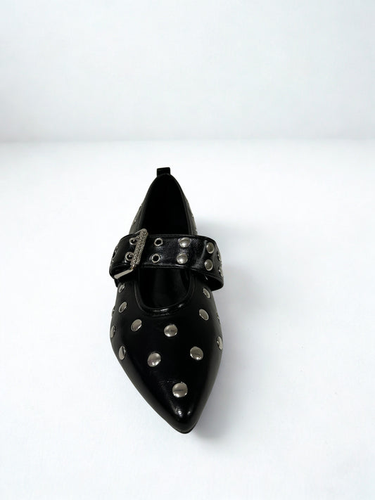 ZAPATO PLANO NURIA TACHUELAS BLACK