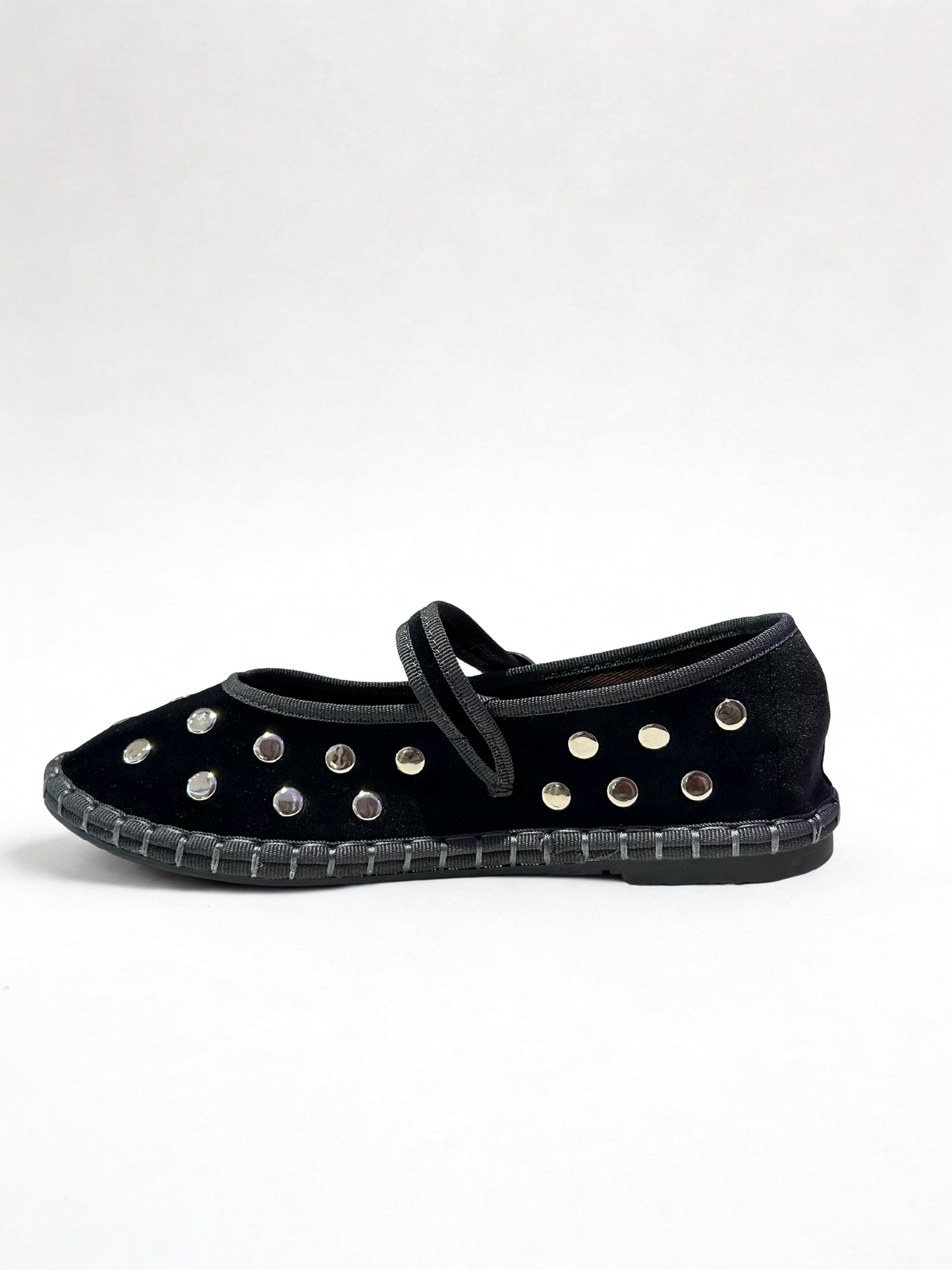 MERCEDITAS NAYLA TACHUELAS BLACK