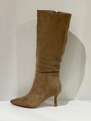 BOTA DIANA TACÓN KITTEN KAKI