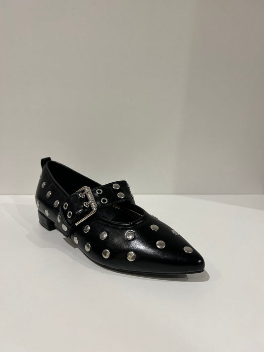 ZAPATO PLANO NURIA TACHUELAS BLACK