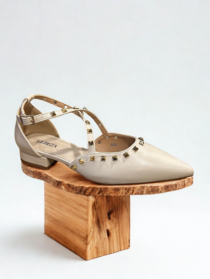 ZAPATO ARIANA TACHUELAS BEIGE