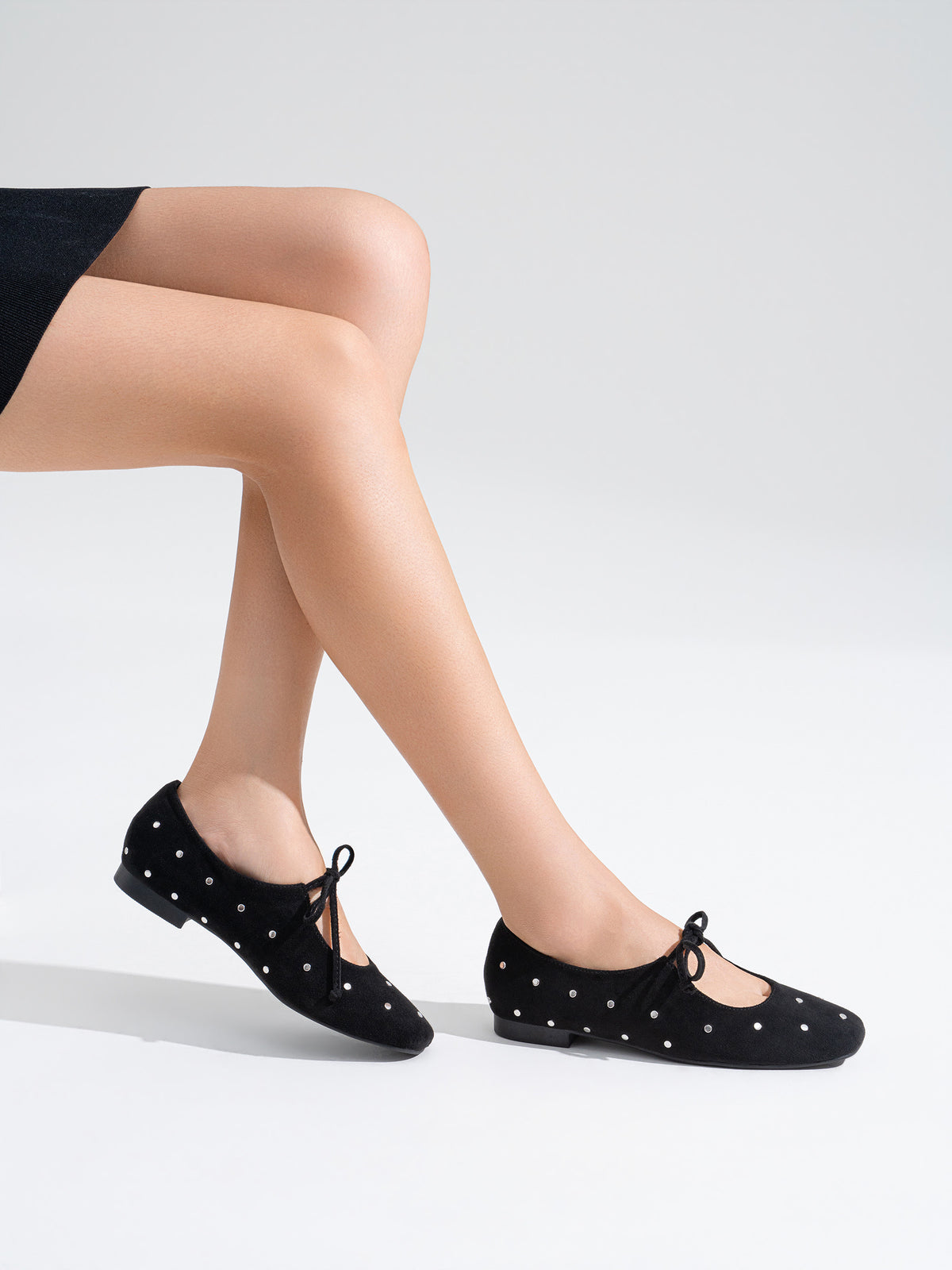 MERCEDITAS ABIERTAS TACHUELAS NUDO BLACK