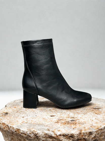 BOTÍN LADY TACÓN NEGRO