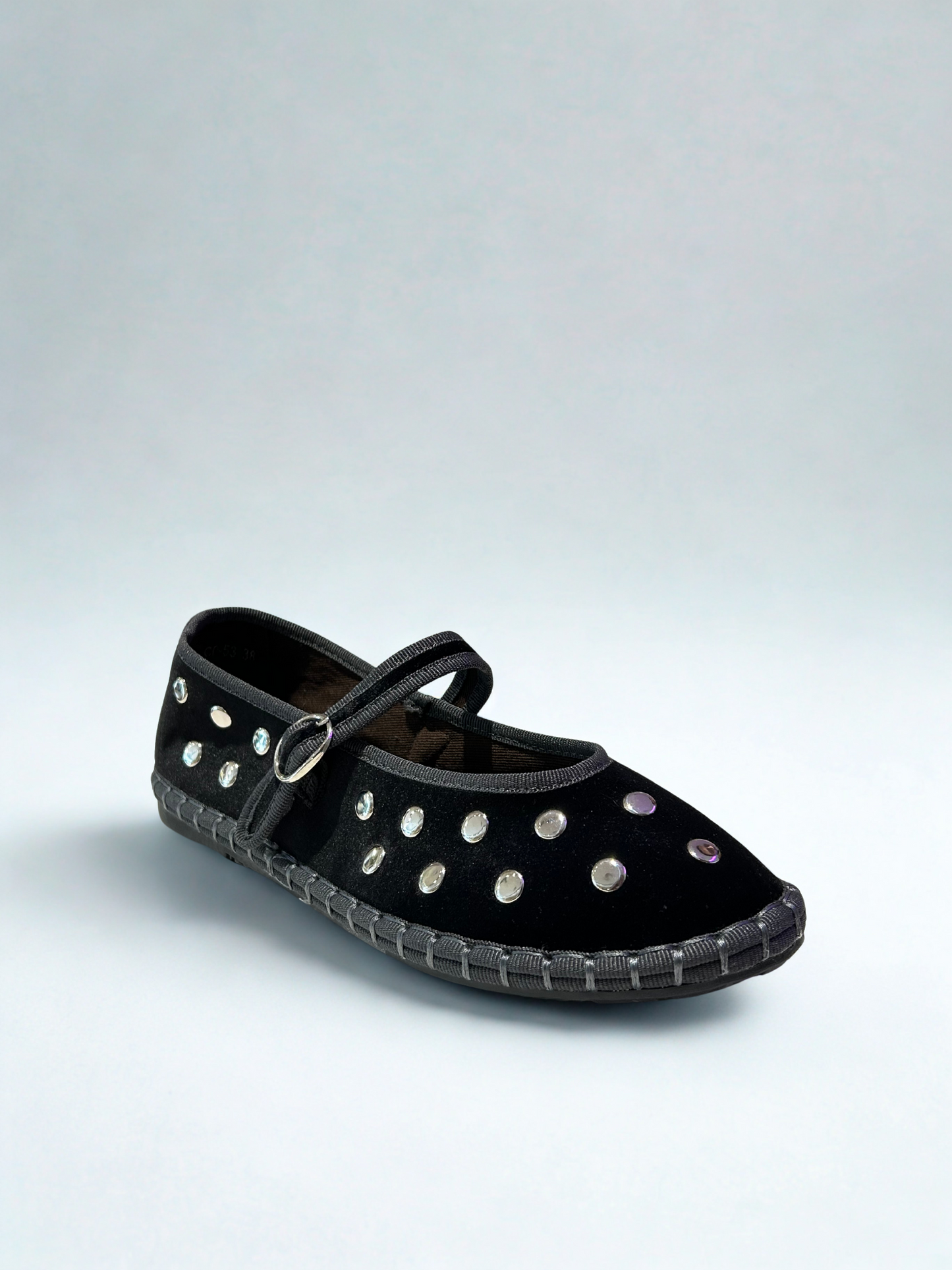 MERCEDITAS NAYLA TACHUELAS BLACK