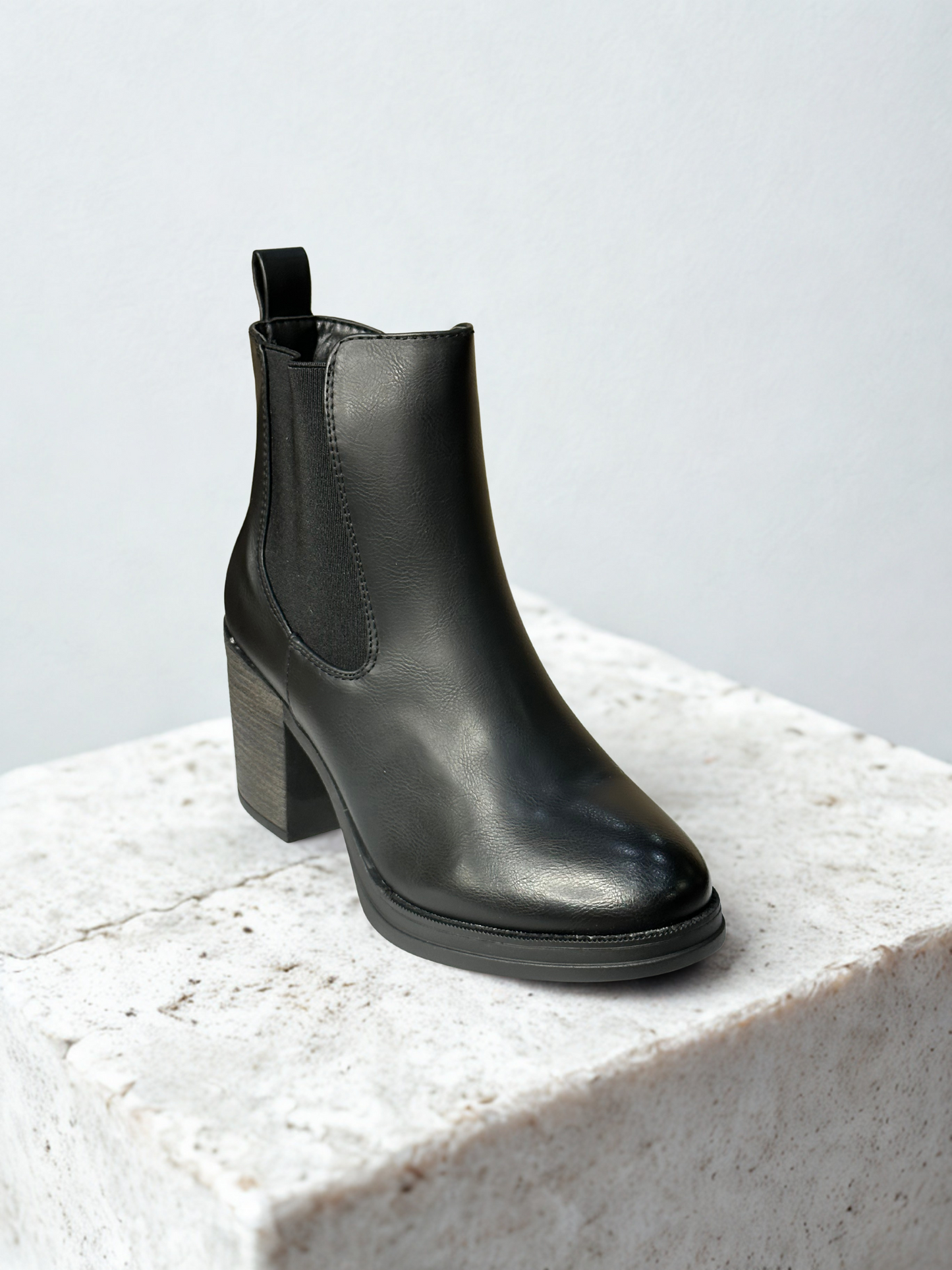 BOTIN FÁTIMA TACÓN NEGRO