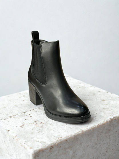 BOTIN FÁTIMA TACÓN NEGRO