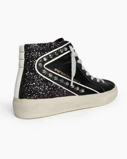 SNEAKER BOTÍN TACHUELAS BRILLO NEGRO