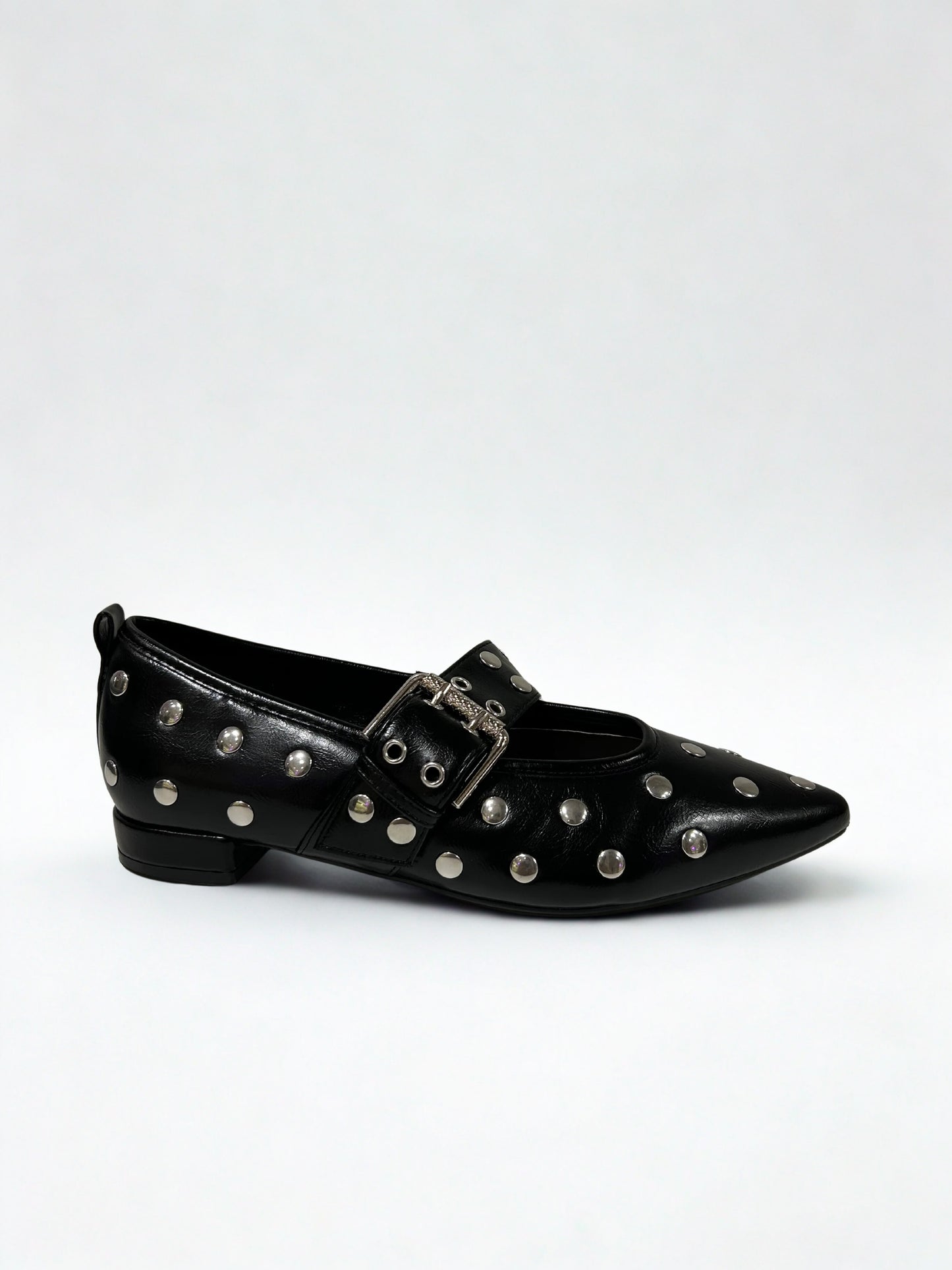 ZAPATO PLANO NURIA TACHUELAS BLACK