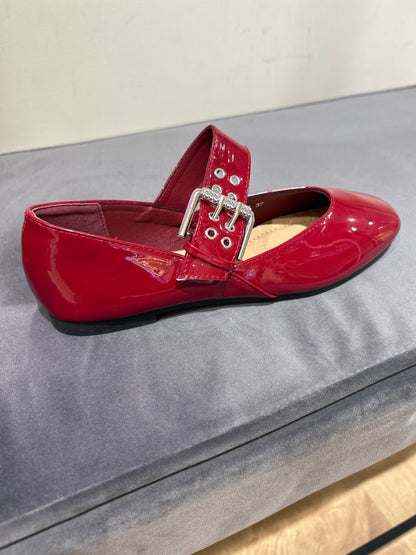 ZAPATO PLANO SILVANA HEBILLA GRANATE