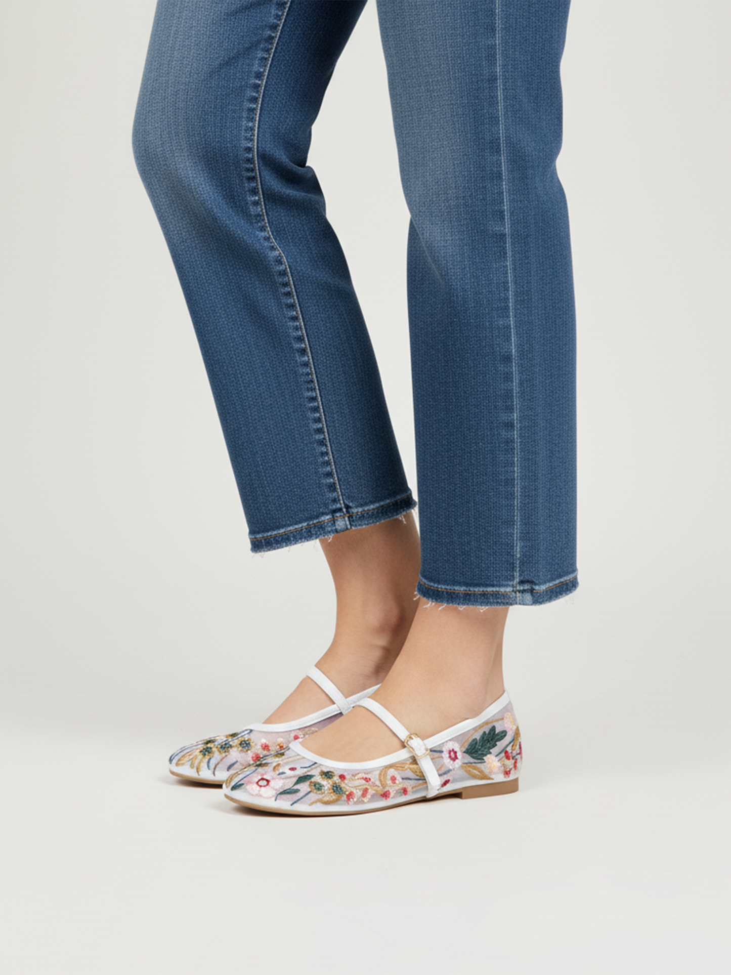 MERCEDITAS REJILLA FLORES WHITE