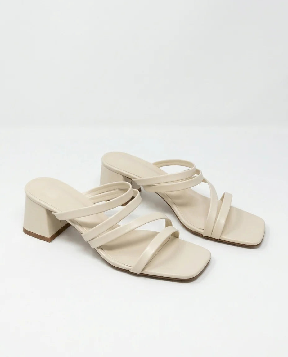 SANDALIA TIRAS LOLA BEIGE