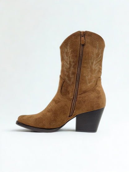 BOTÍN COWBOY KAROL CARAMEL