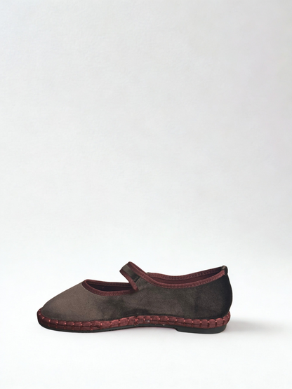 MERCEDITA SOFÍA BROWN/WINE