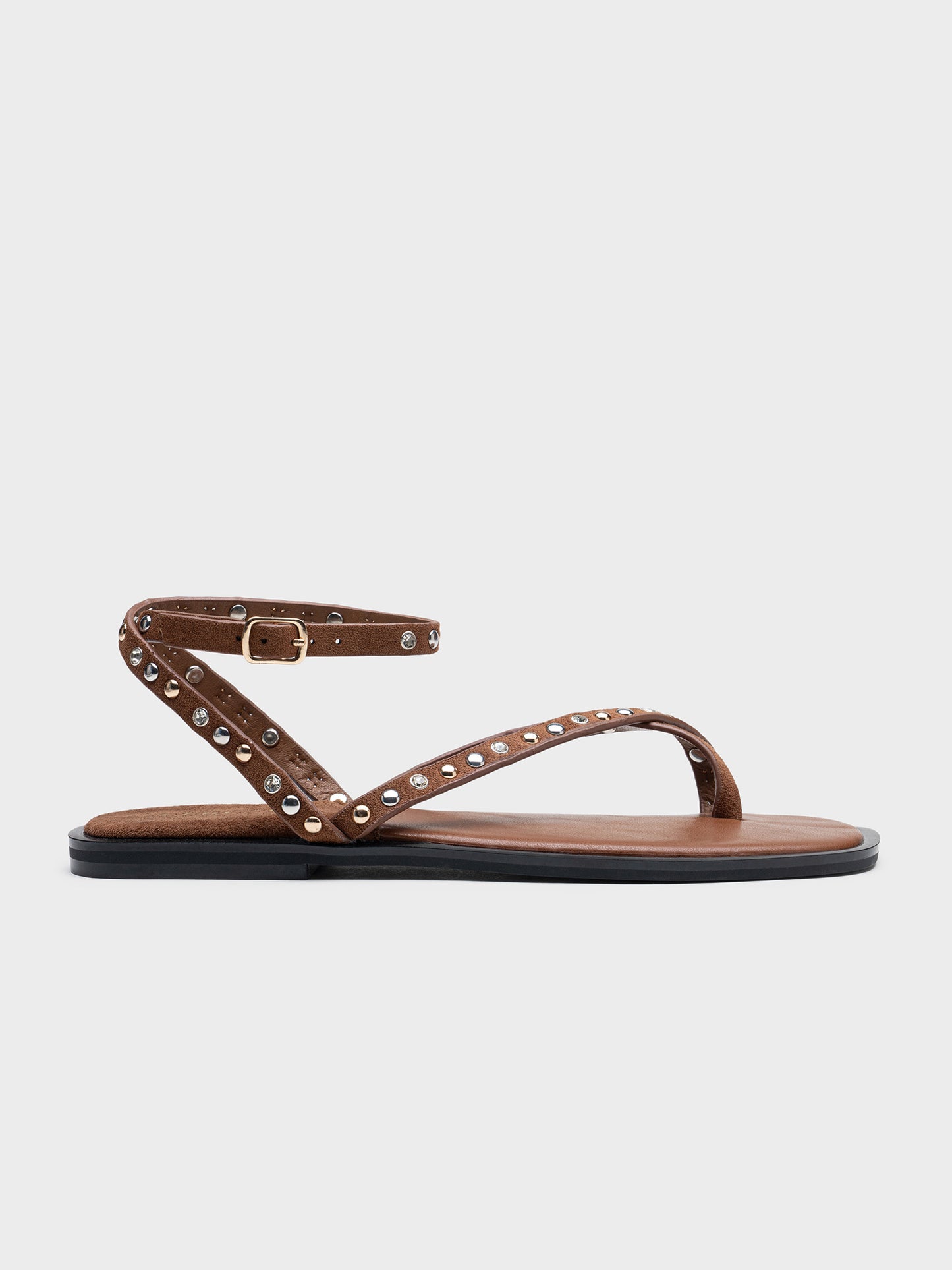 SANDALIA PLANA TACHUELAS CAMEL
