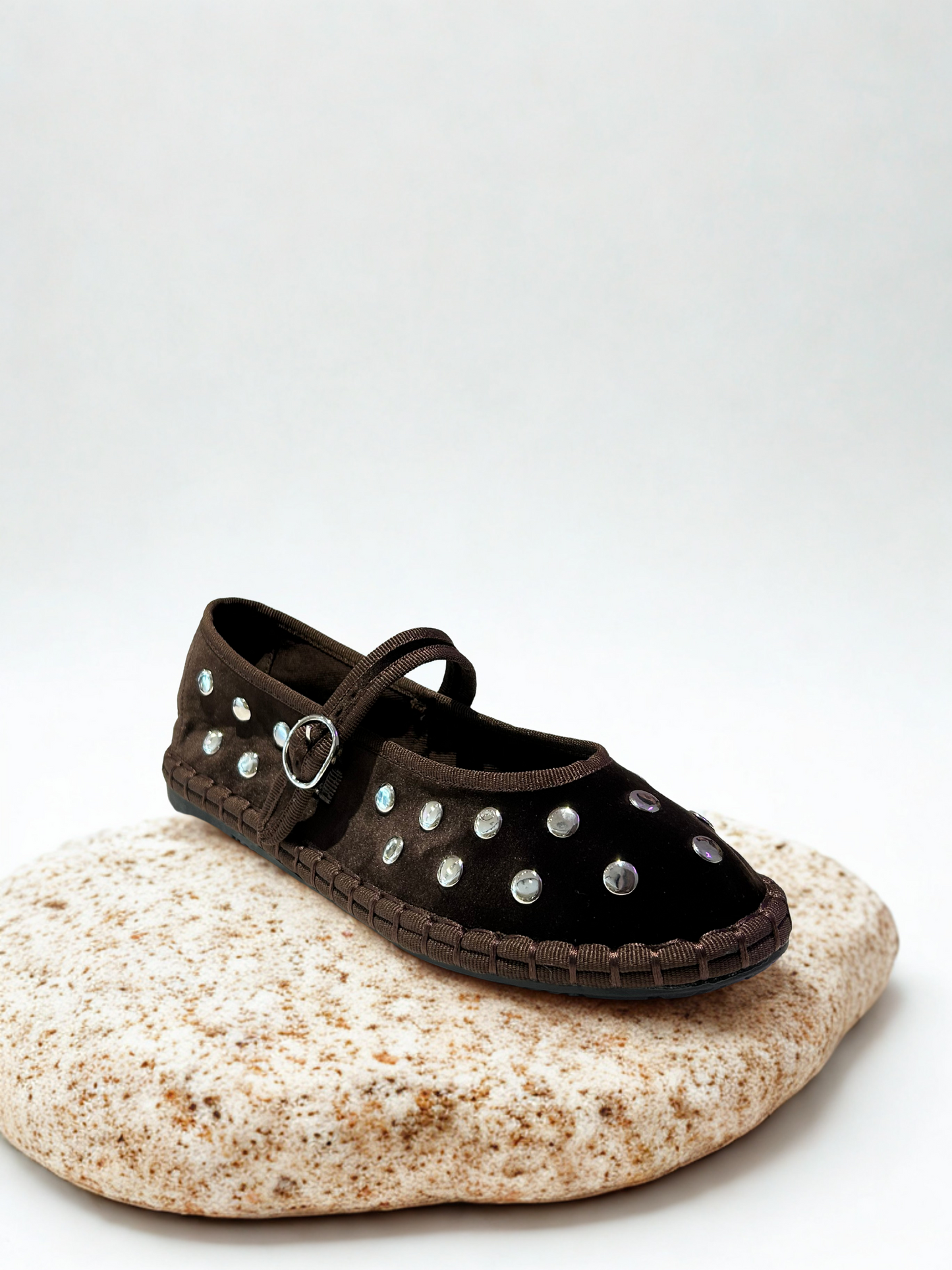 MERCEDITAS NAYLA TACHUELAS BROWN