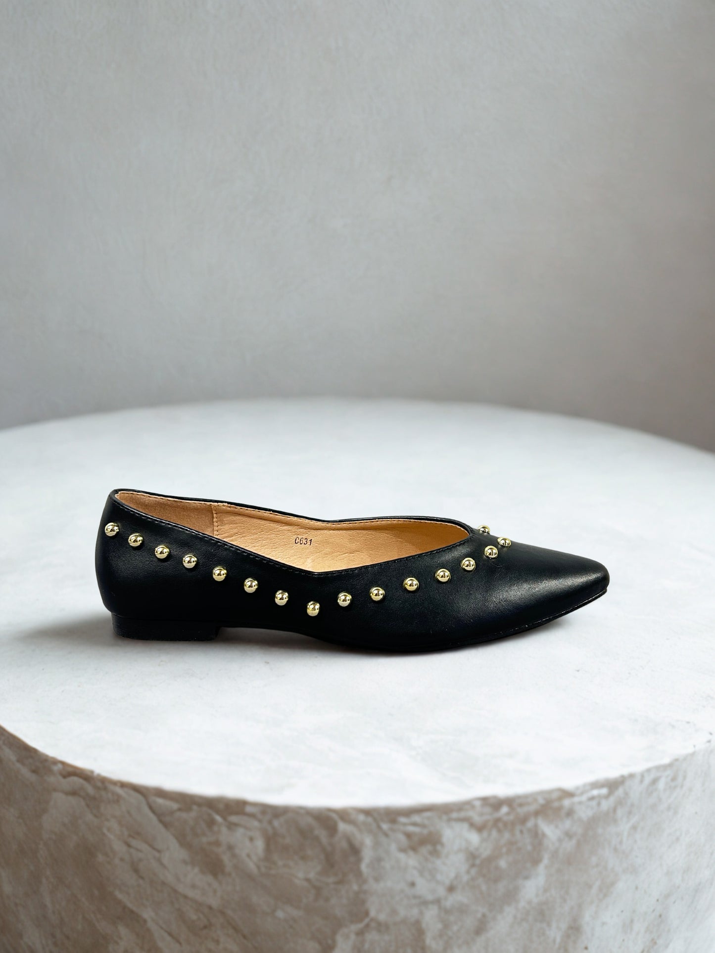 ZAPATO PLANO TACHUELAS