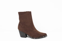 BOTÍN TACÓN TACHAS MARRÓN