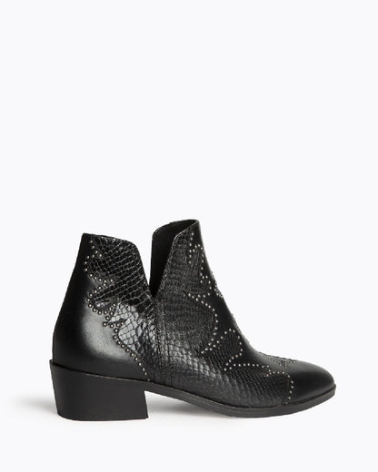 BOTÍN TRIANA TACHUELAS NEGRO