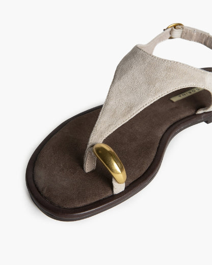 SANDALIA PLANA CERRADA ANILLO TAUPE
