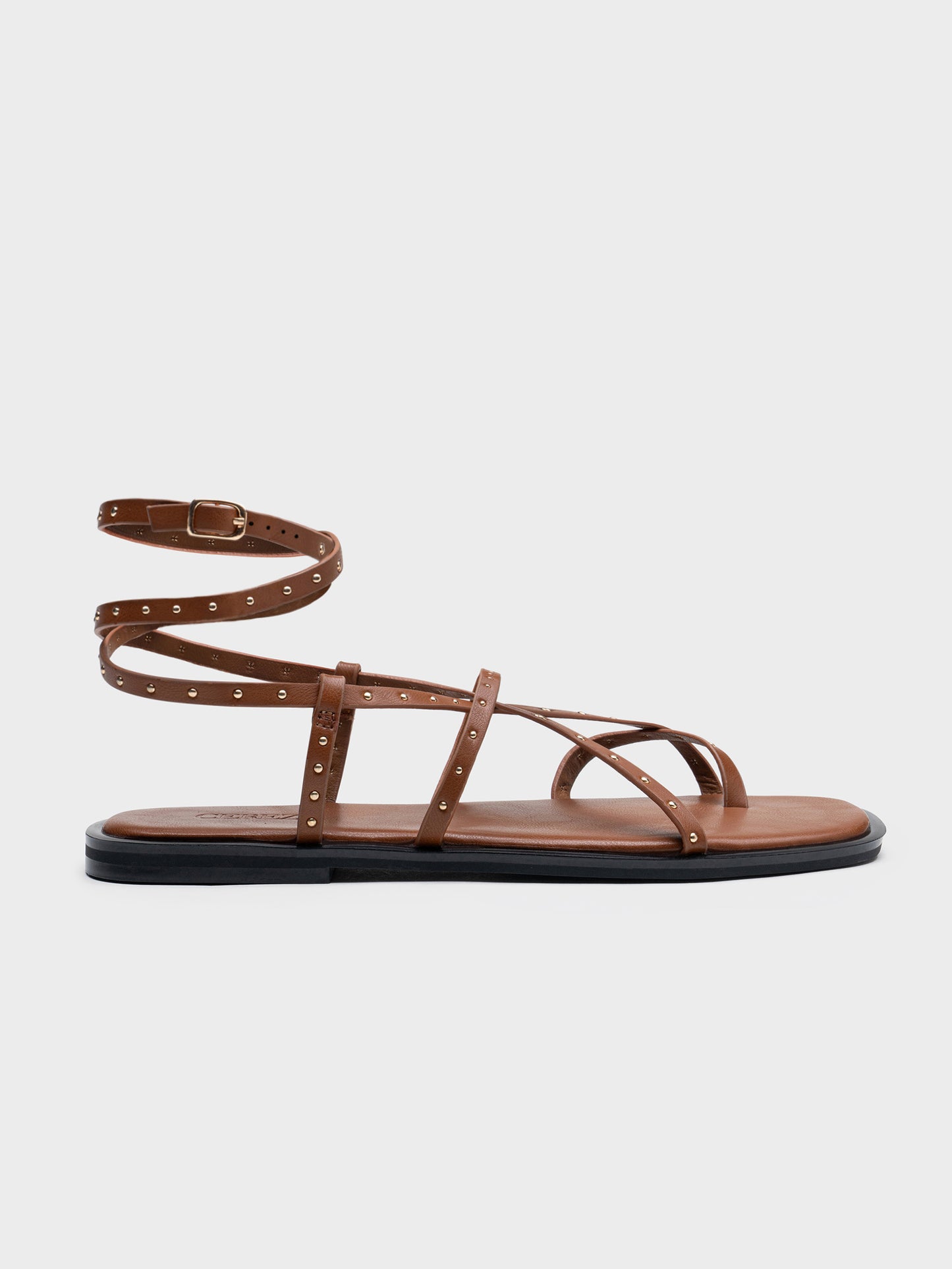 SANDALIA PLANA TACHUELAS ROMANA CAMEL