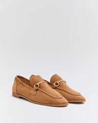 MOCASÍN HEBILLA DORADA ANTELINA CAMEL