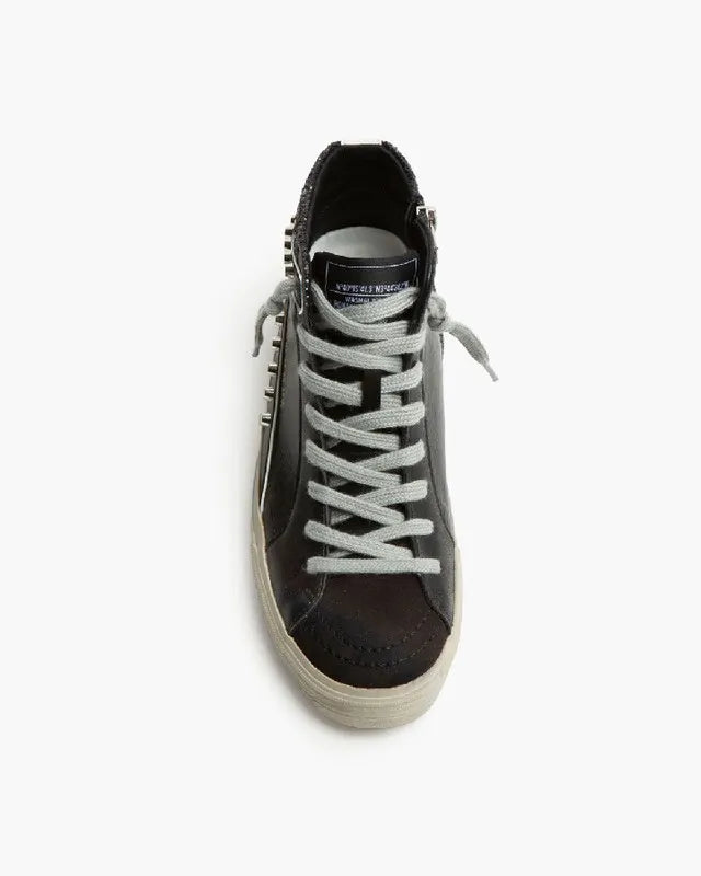 SNEAKER BOTÍN TACHUELAS BRILLO NEGRO