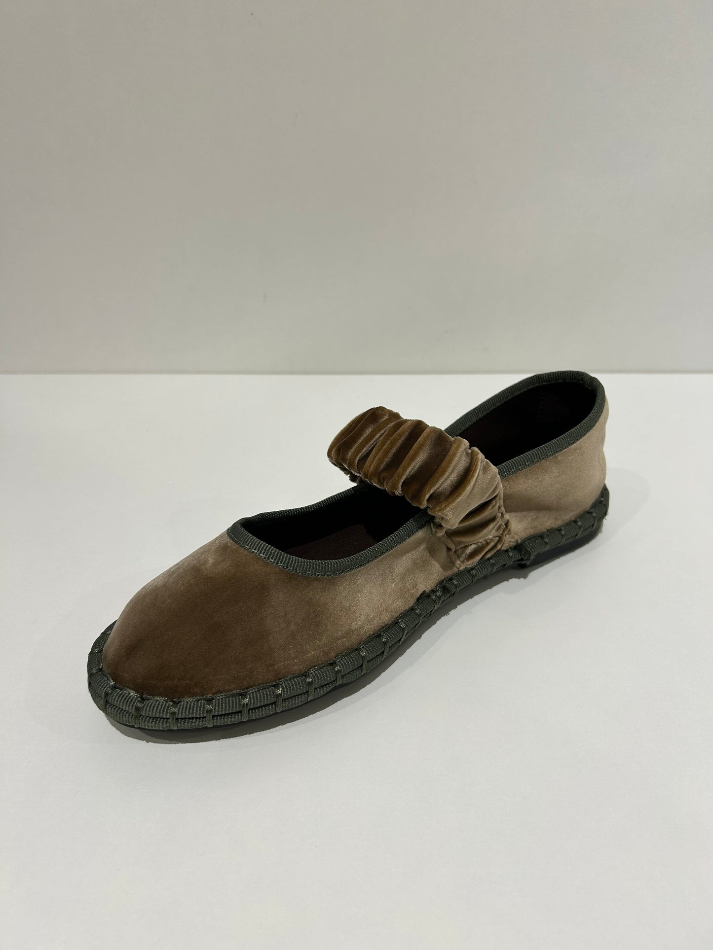 MERCEDITAS BEATRIZ CINTURÓN GOMA MOCHA/MOUSSE