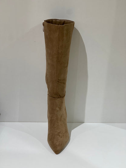 BOTA DIANA TACÓN KITTEN KAKI