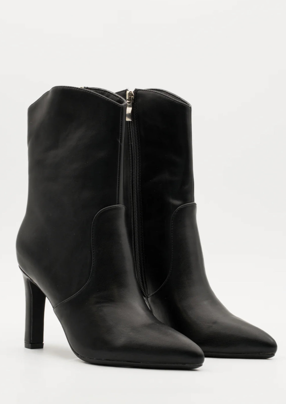 BOTÍN LOLA TACON BLACK