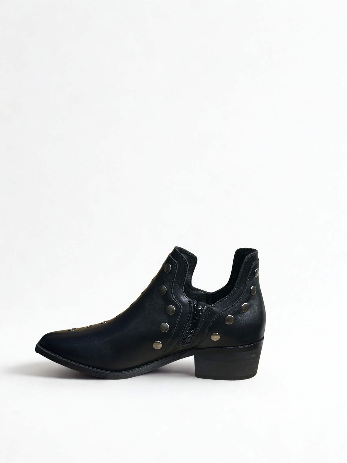 BOTIN CARNABY TACHUELAS PU BLACK