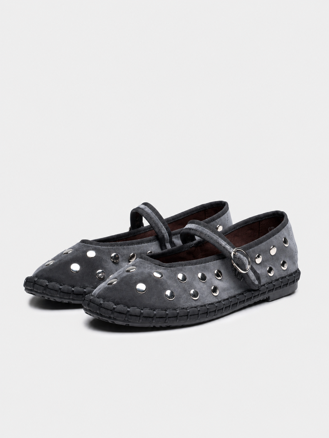 MERCEDITAS NAYLA TACHUELAS GREY