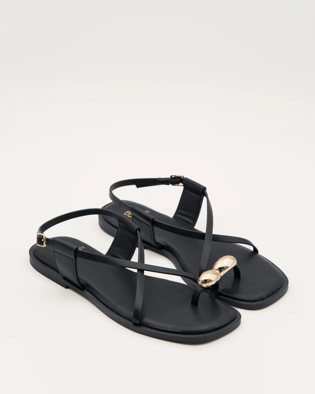 SANDALIA ANILLO DEDO BLACK