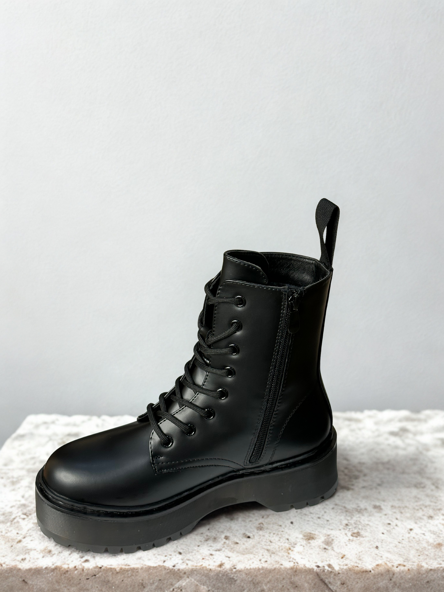 BOTÍN MILITAR LOURDES NEGRO