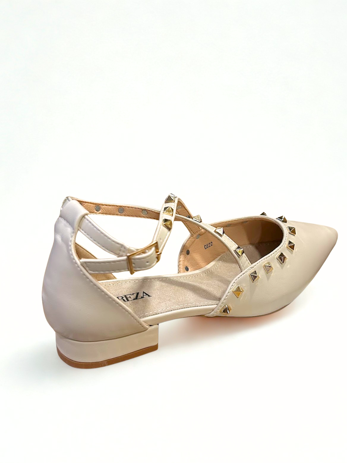 ZAPATO ARIANA TACHUELAS BEIGE