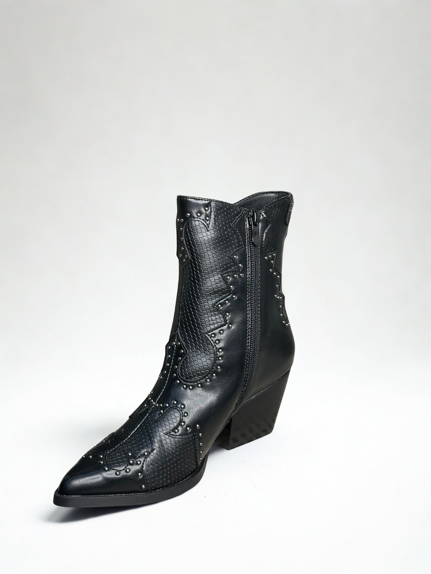BOTÍN AURORA SERPIENTE TACHUELAS NEGRO